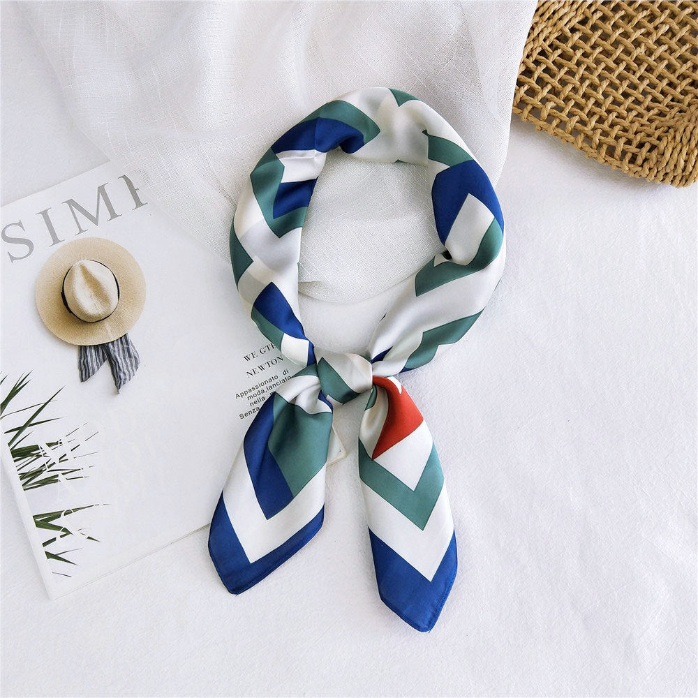 Foulard Carré Tendance – Motifs et Couleurs Variés
