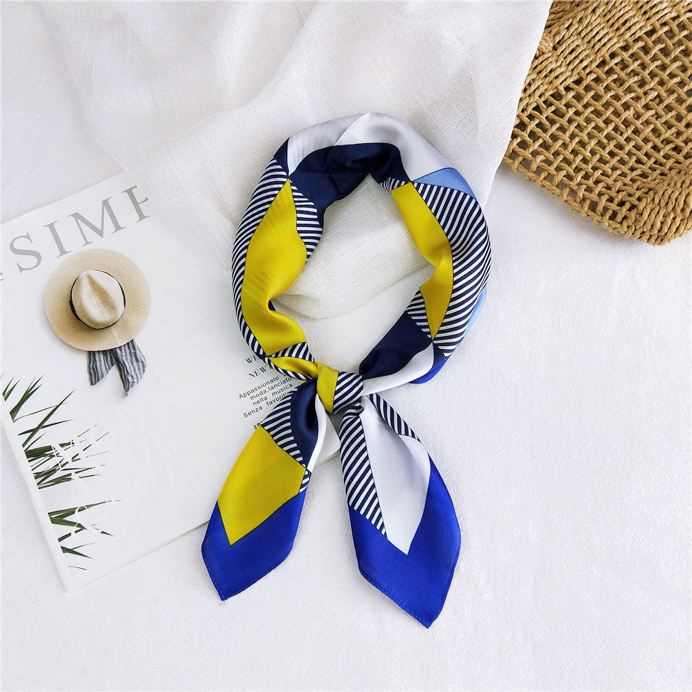 Foulard Carré Tendance – Motifs et Couleurs Variés