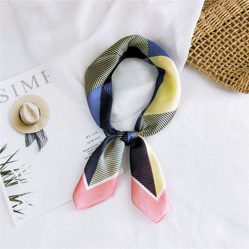 Foulard Carré Tendance – Motifs et Couleurs Variés
