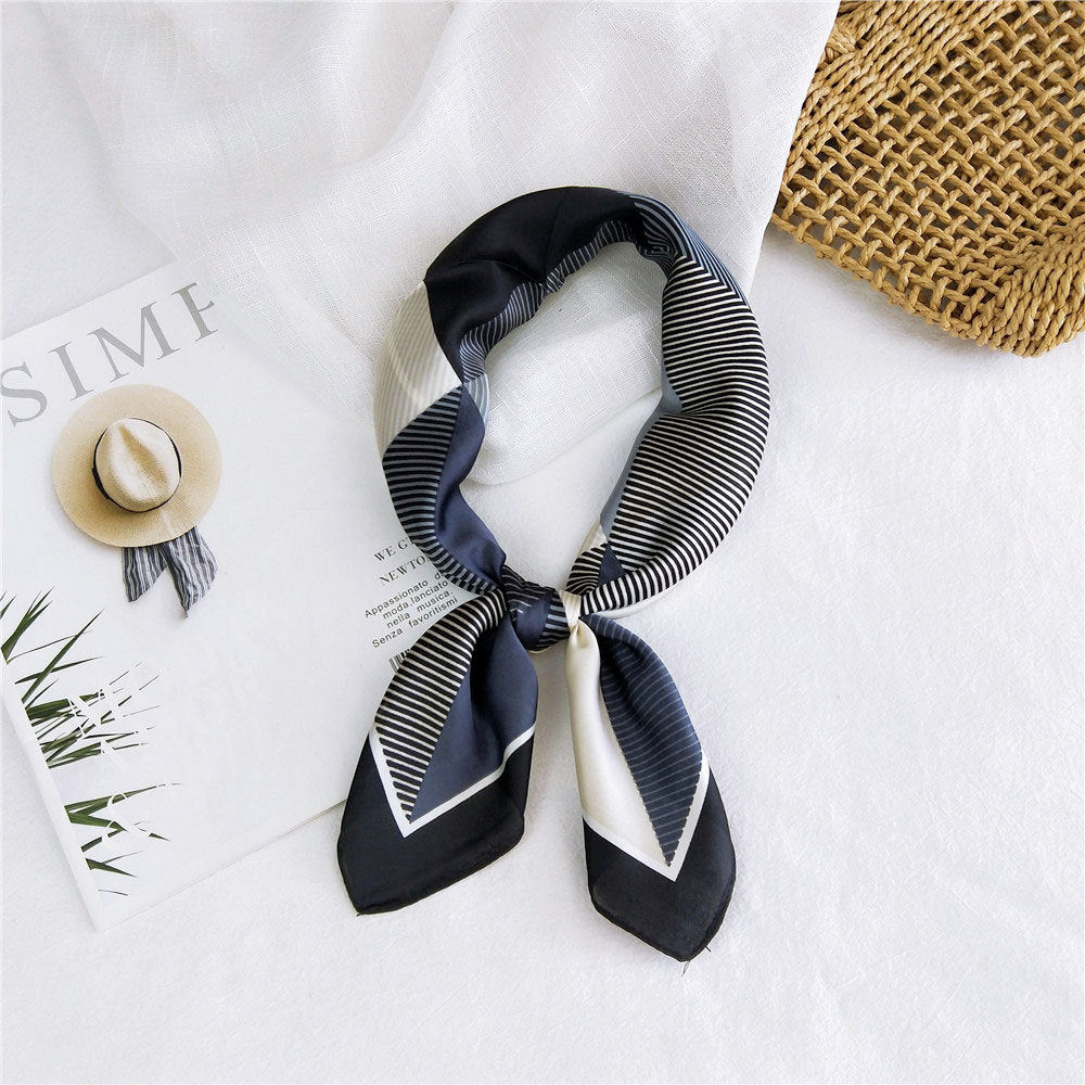Foulard Carré Tendance – Motifs et Couleurs Variés