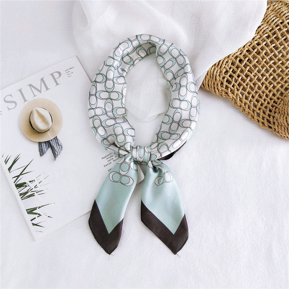 Foulard Carré Tendance – Motifs et Couleurs Variés