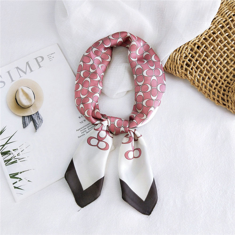 Foulard Carré Tendance – Motifs et Couleurs Variés