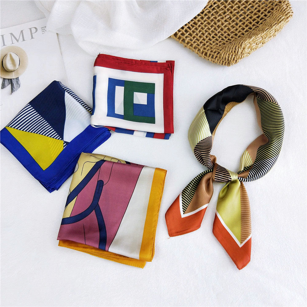 Foulard Carré Tendance – Motifs et Couleurs Variés
