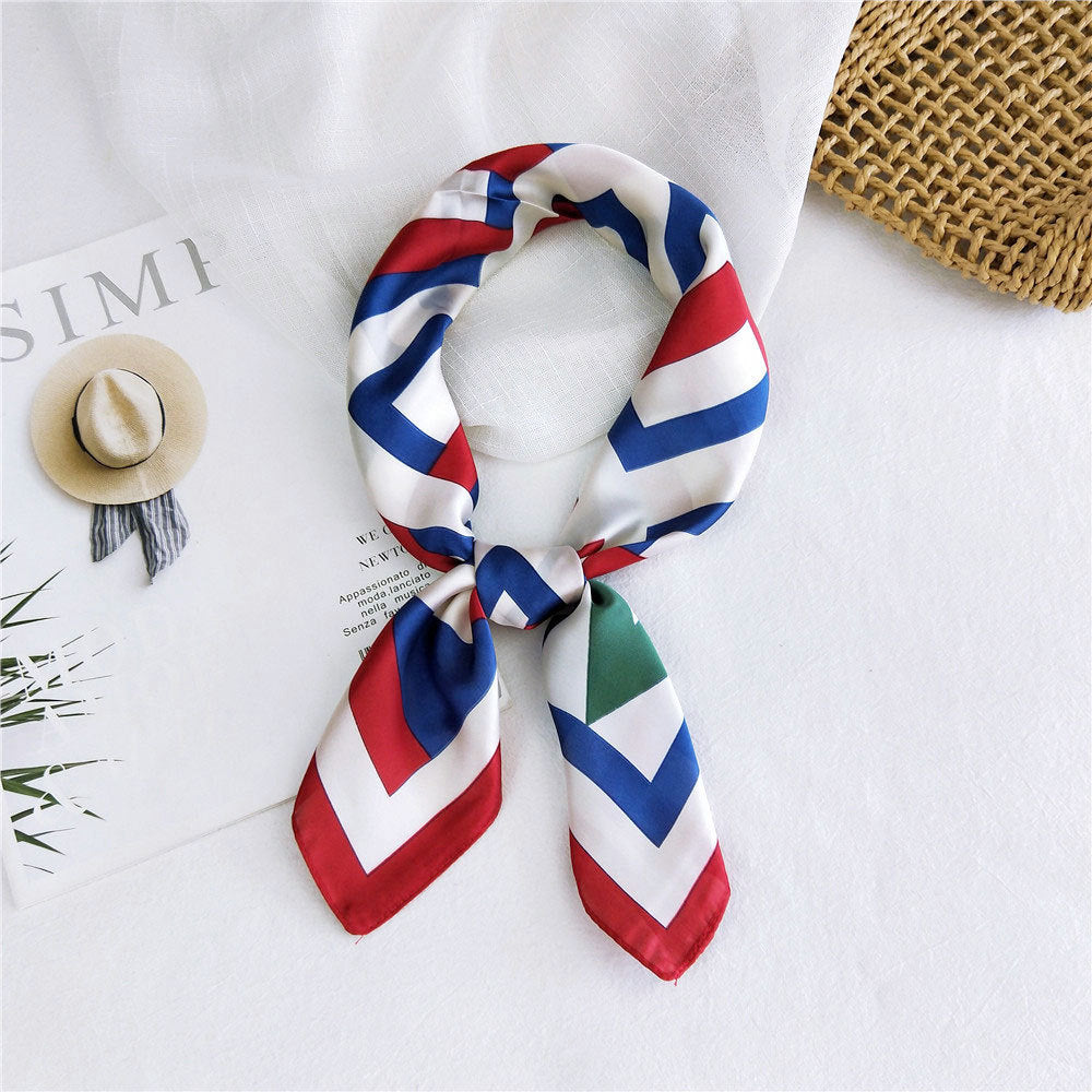 Foulard Carré Tendance – Motifs et Couleurs Variés