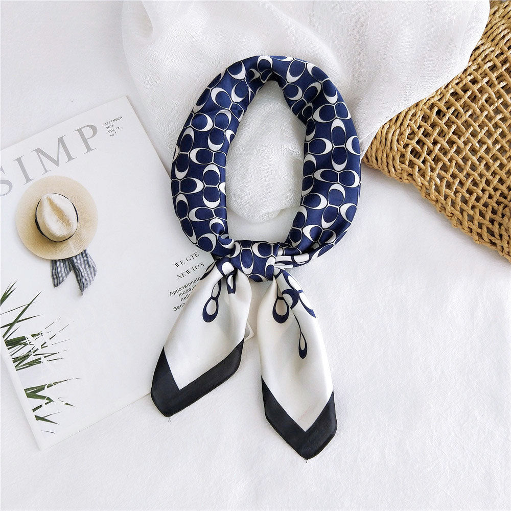 Foulard Carré Tendance – Motifs et Couleurs Variés