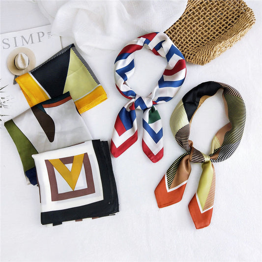 Foulard Carré Tendance – Motifs et Couleurs Variés